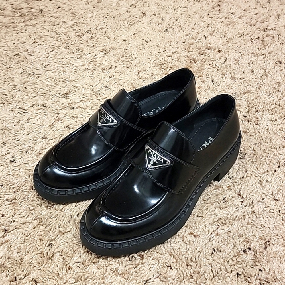 Prada Triangle Logo Loafer black size 7